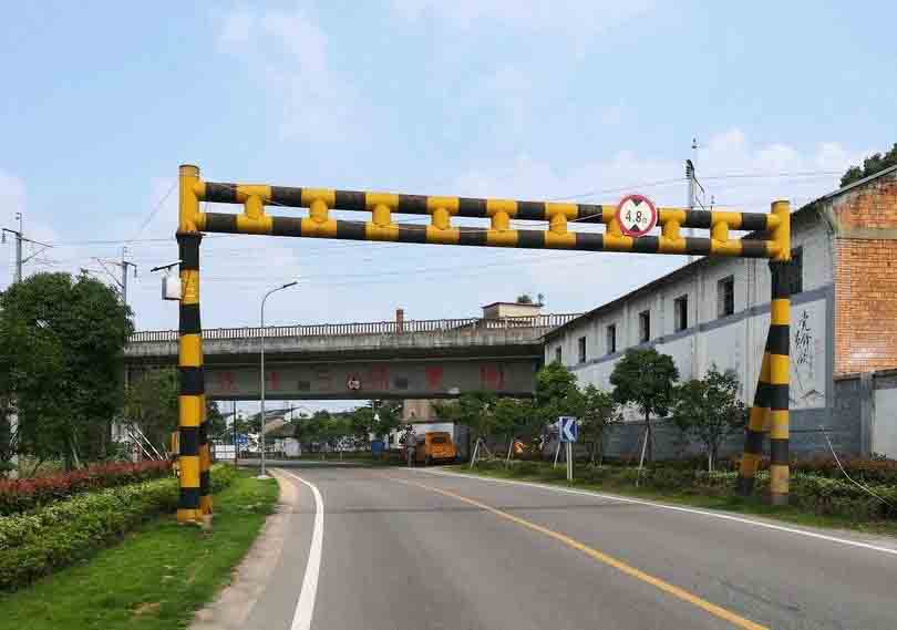 哈密铁路限高架